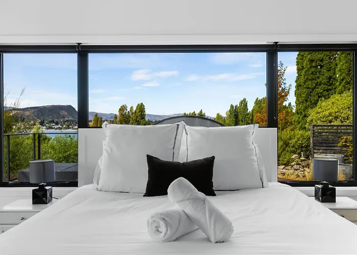 The Lookout - Views Holiday home